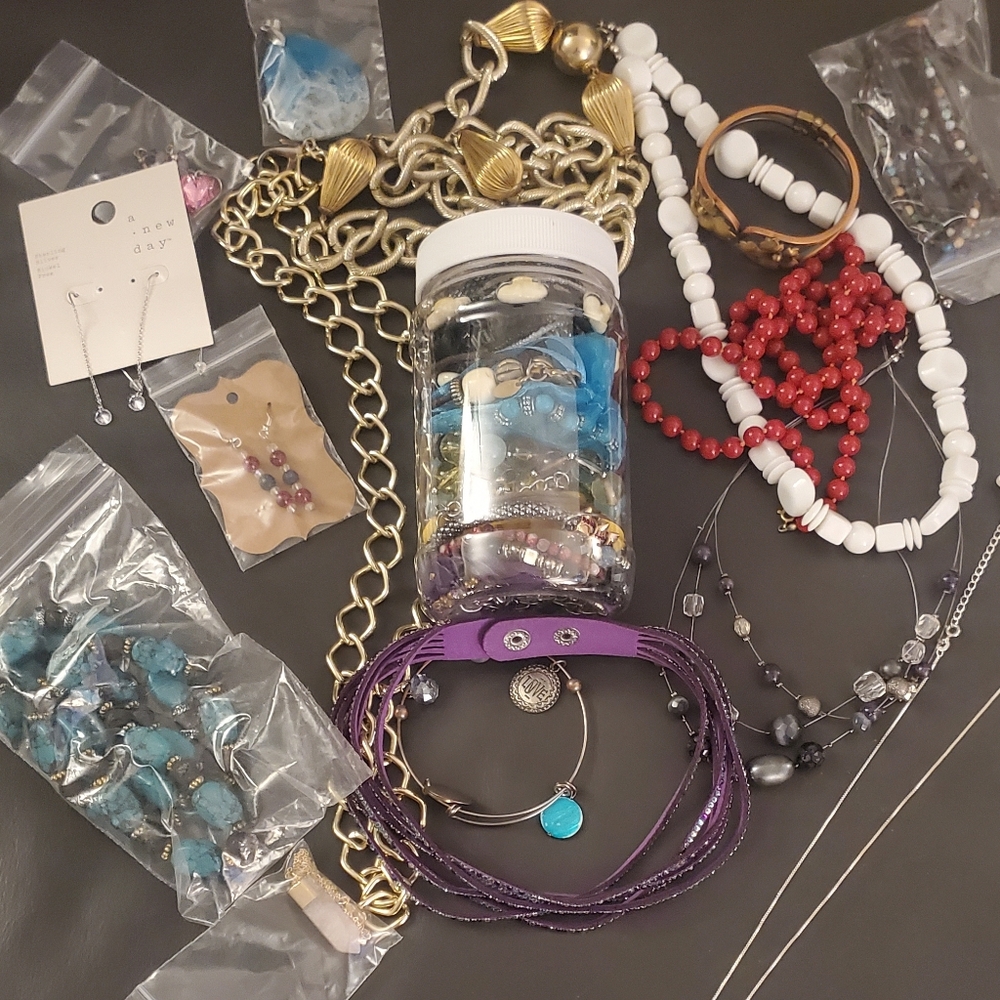 AWESOME MYSTERY JEWELRY JAR 25 + PIECE All Wearable Silver Stone WOW